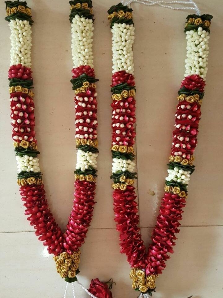 Fresh jasmine strands strung by hand
