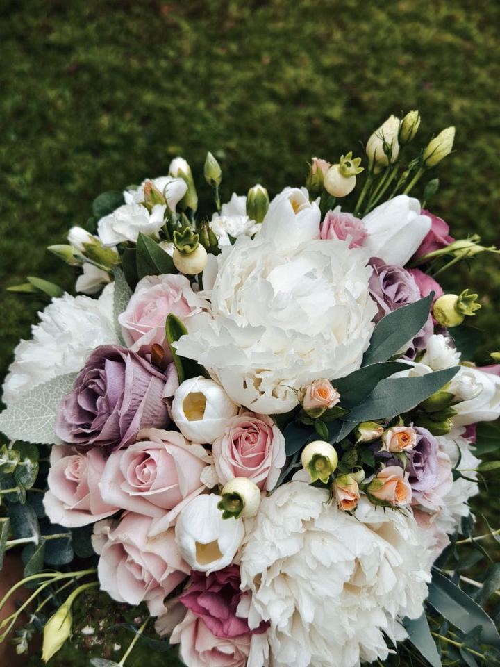 Premium pink and white rose bouquet